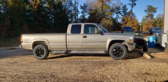 This truck showcases new wheels & tires along with a leveling kit - TMC Automotive